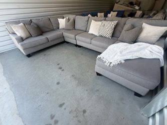 Large Grey Sectional Couch DELIVERY AVAILABLE LOCALLY 🚚