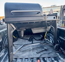 Traeger Woodridge Pellet Grill **unused**