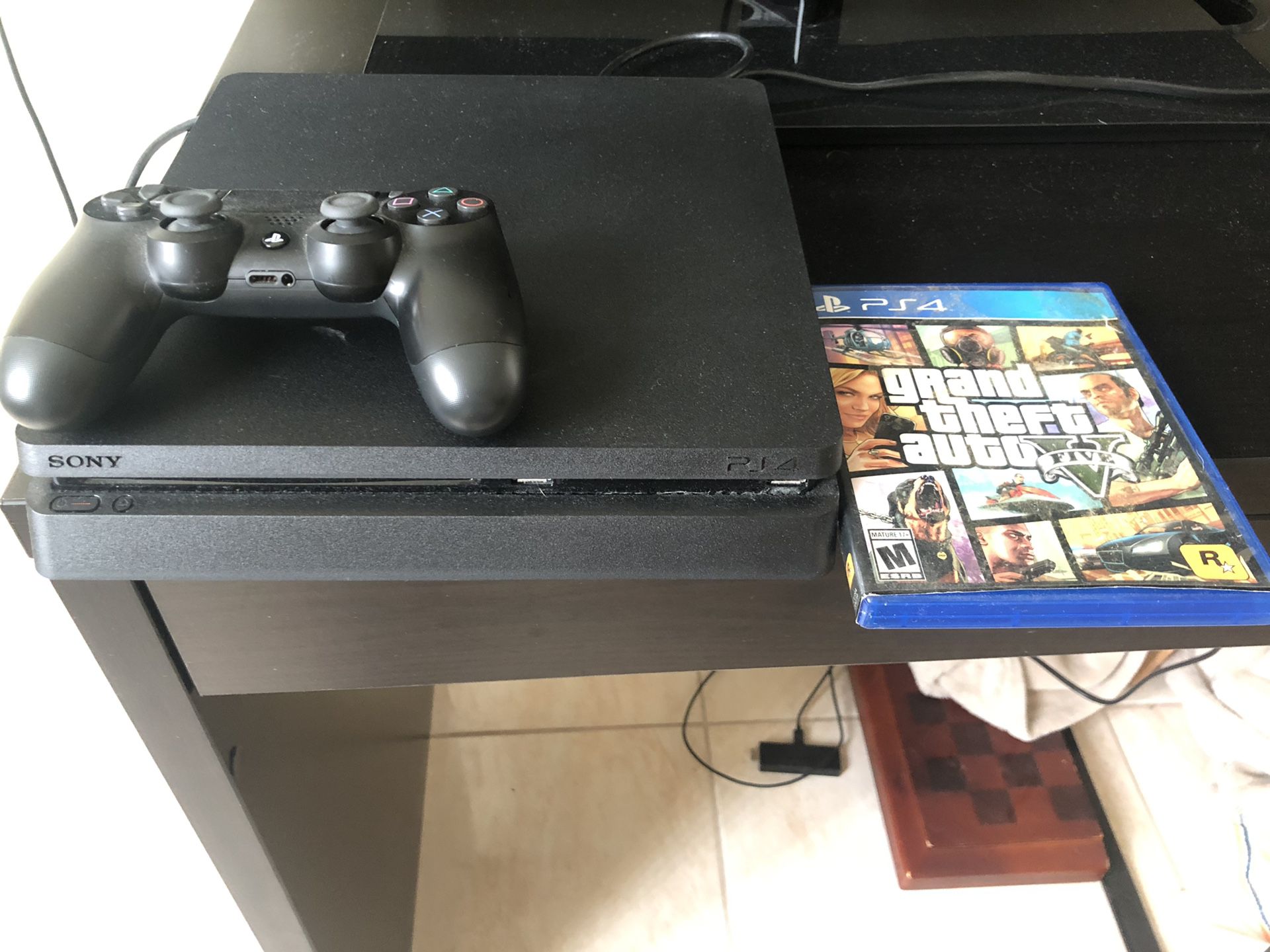 PS4 Sony perfect condition 1 control 1 game