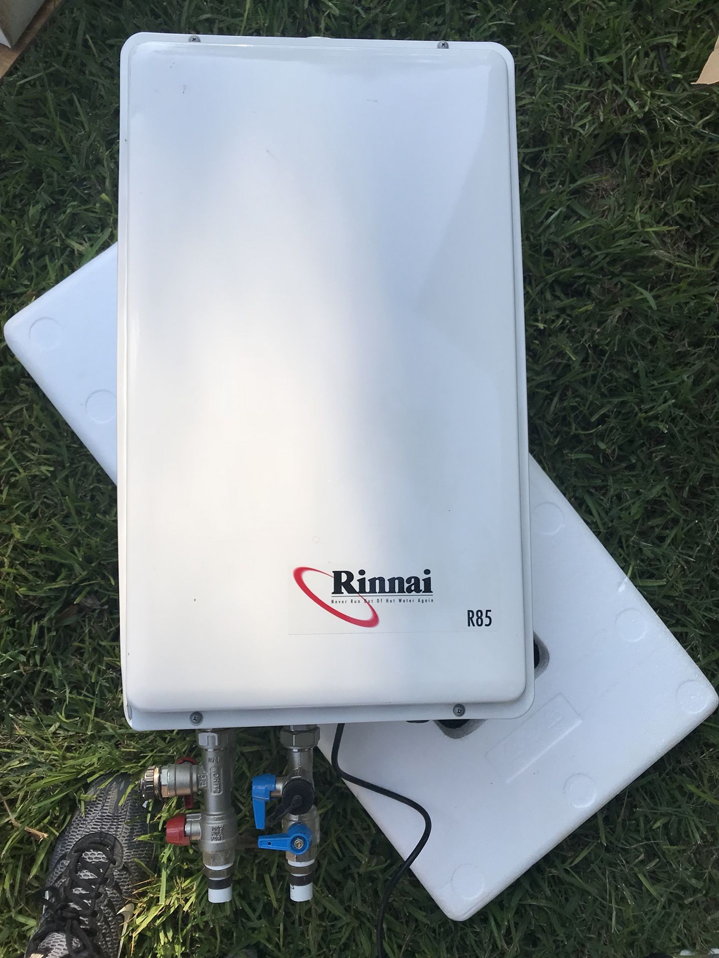 Rinnai R85 Used Tankless Water Heater/ Works great