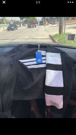 women adida crew neck XS