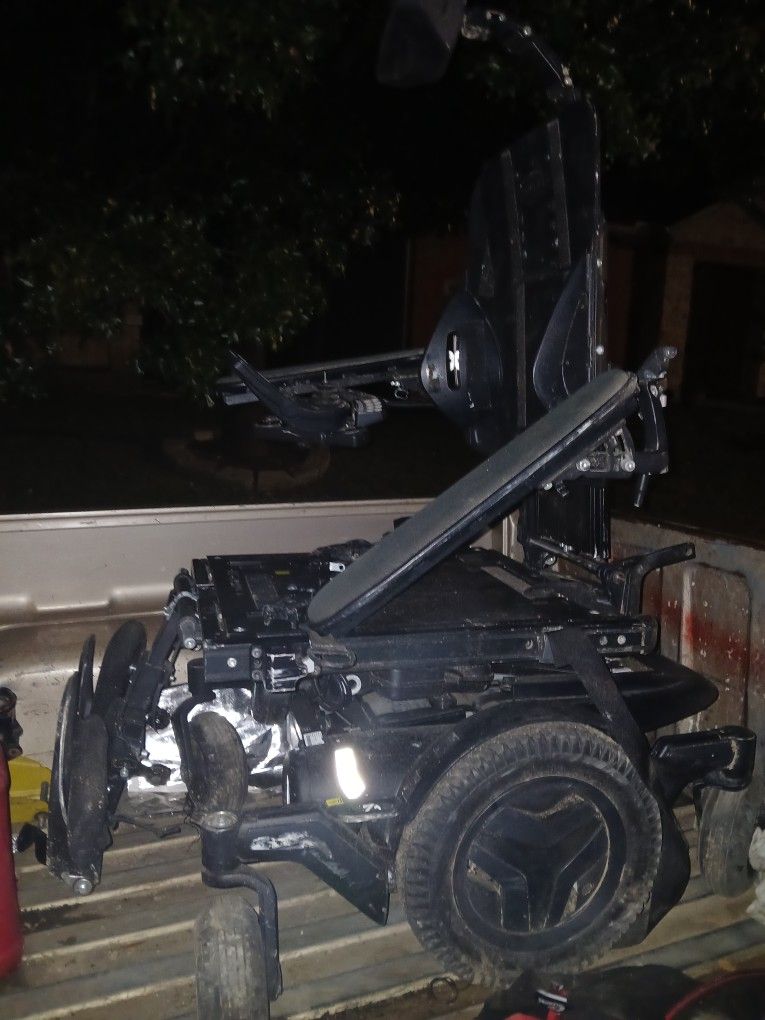 Quantum Q6 2.0 Wheelchair For Parts