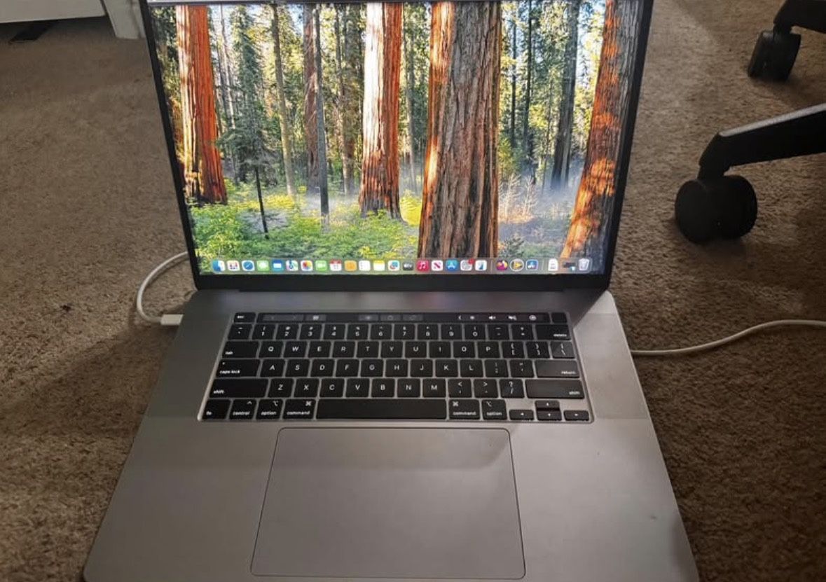 2019 MacBook Pro 16in. Read description 