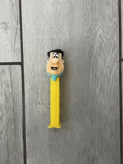 Vintage Flintstones Fred Flintstone Pez Candy Dispenser Yellow Stem