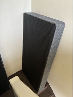 FREE FREE !!Box spring size KING