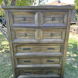 Dresser