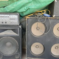 Peavey Mixer And 2 Large Speakers 