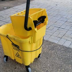 Rubbermaid Press Mop Bucket 