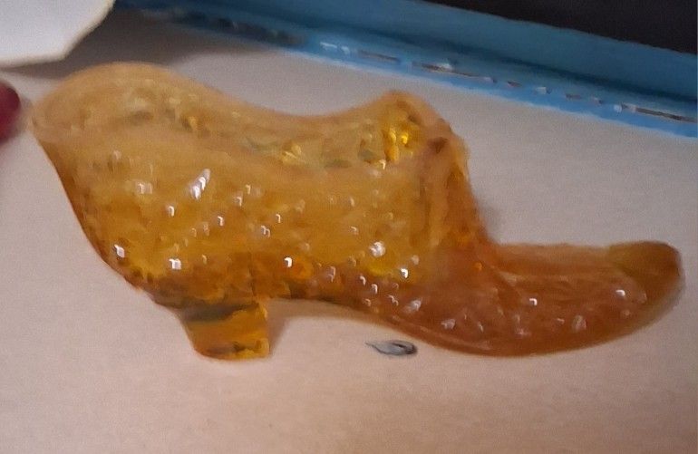 Boyd Daisy Button & Bow Amber Glass Slipper Shoe