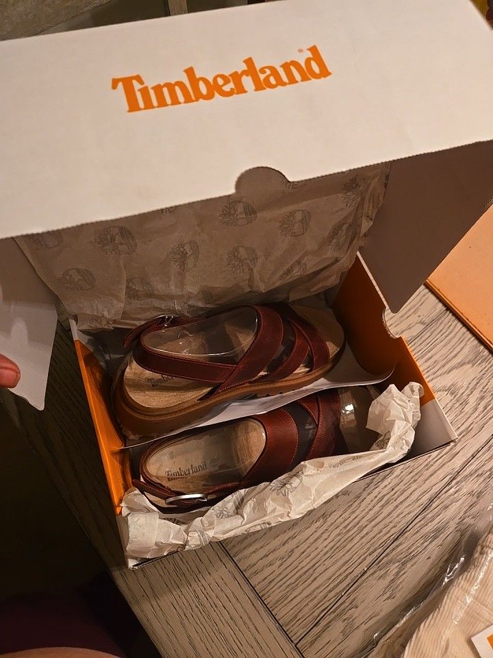 Timberland's Cross Strap Sandal Dark RED Size 9