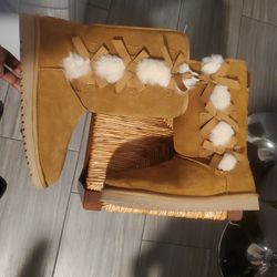UGG BOOTS (SZ 12) TAN