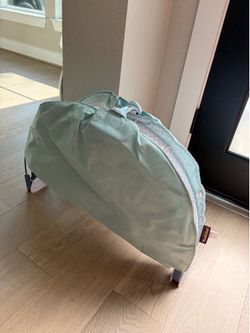 Portable baby laying play gym