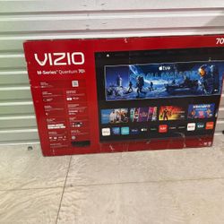 HD380 70” Vizio smart 4k led Uhd tv floor model 