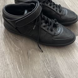 Luis Vuitton sneakers ( for her) size 39