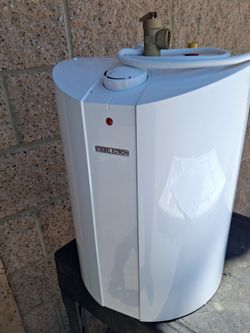 Stiebel Eltron
SHC 4 Gal.  1300 W Compact Point-of-Use Mini-Tank Electric Water Heater