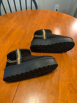 Olivia and Kate platform booties size 8