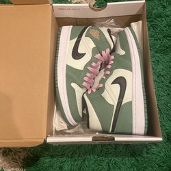 Jordan 1 Mid Dutch Green Women Size 5.5