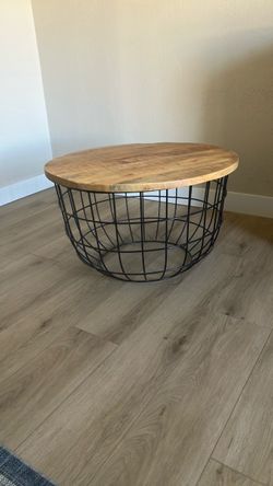 Round Wood Top Wire Basket Coffee Table
