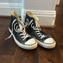 $5 Women’s Size 10 Vintage Chuck Taylor’s 