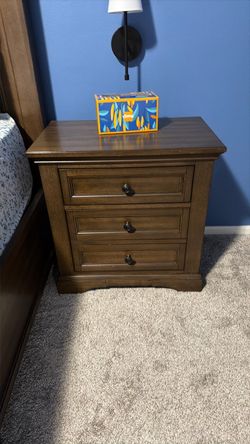 Universal Broadmoore Charleigh 3-Drawer Wood Nightstand