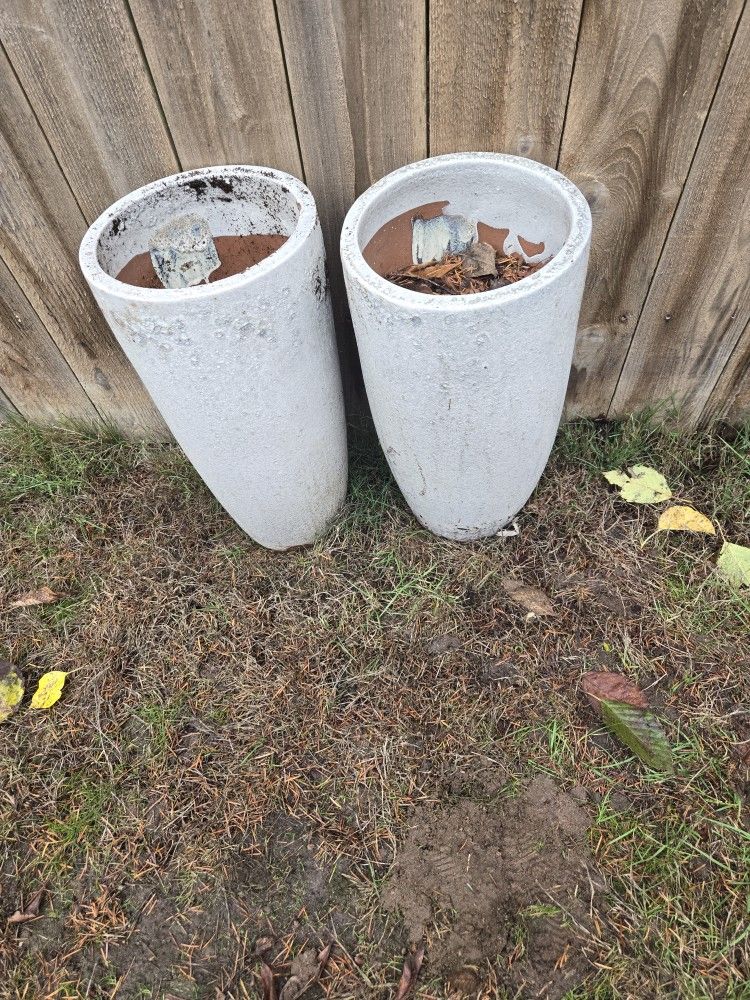 2 Large Pots