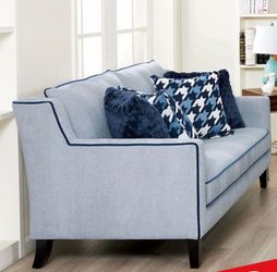 Loveseat + 4 pillows