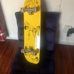 Bruce Lee Yellow And Black Skateboard