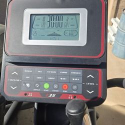 Elliptical Machine Solo E35