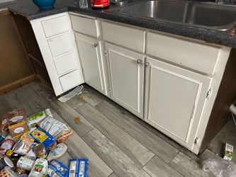 Kitchen Cabinets & Countertops