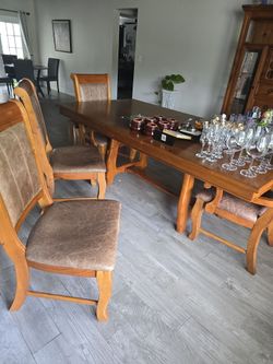 Dinning  table  6/chairs