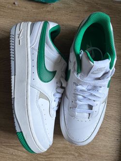 Nike Low-Top Sneakers White and Green Size 7