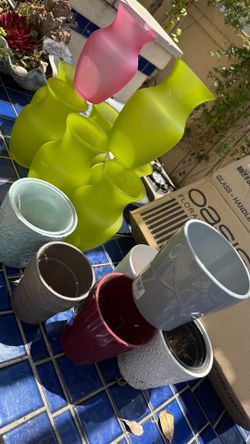 Lots of 20 pots and vases
