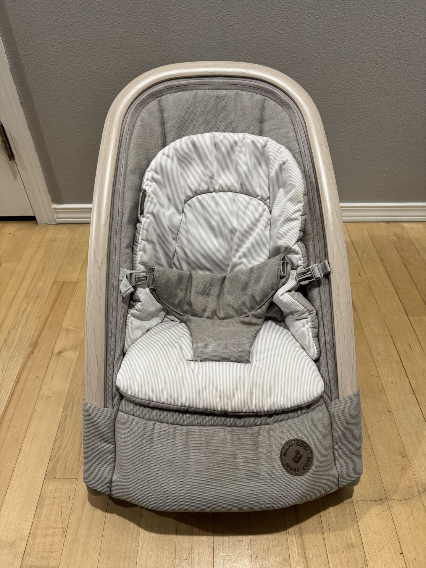Momcozy Baby Bouncer