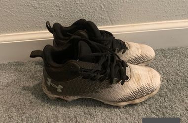 Under armor Kids Cleats Size 4