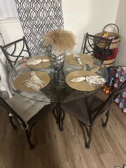 Glass round kitchen Table 4 chairs