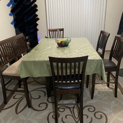 Dinning Table w/ Extended Leaf 