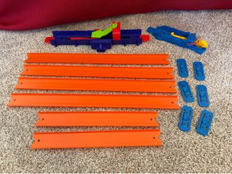 Hot Wheels Workshop Track Builder Track Essentials Launch Pack BMF28