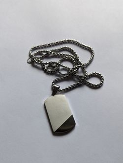 Silver tone premium pendant - sleek