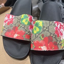 Women’s gucci slides