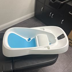 4moms Baby Tub Like New