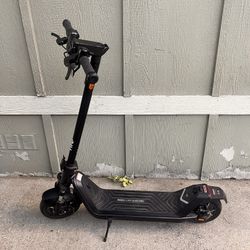 Electric scooter 