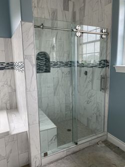 Frameless showers