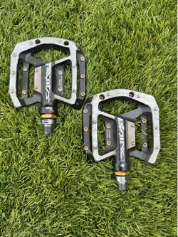 Shimano Saint Pedal Set