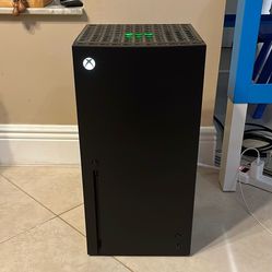 Small Xbox Series X Mini Fridge Thermoelectric Cooler, 10 Liters