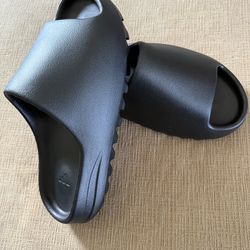 Yeezy slides size 9,10,11