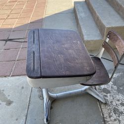 ,,,, VINTAGE ANTIQUE KIDS DESK ,,, MID CENTURY 50’s