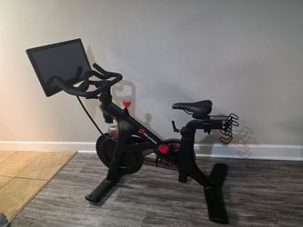 Peloton Indoor Exercise Bike with Screen