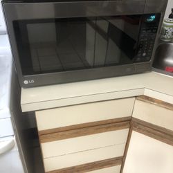 Very Good Condition Lg Microwave Oven 