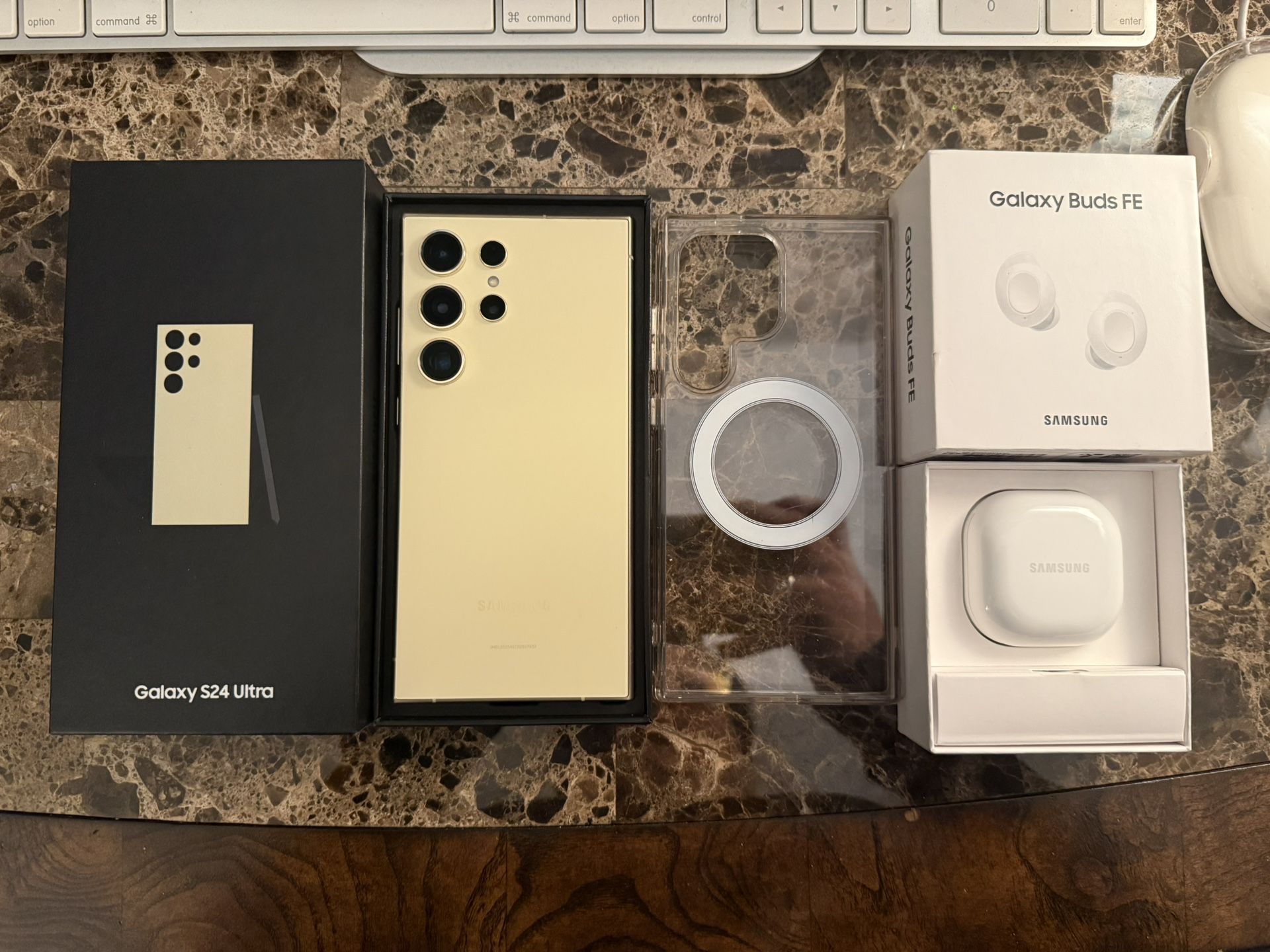 Samsung Galaxy S24 Ultra 512 GB Titanium Yellow - Factory Unlocked