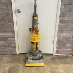 Dyson Vacuum … Recently Serviced 